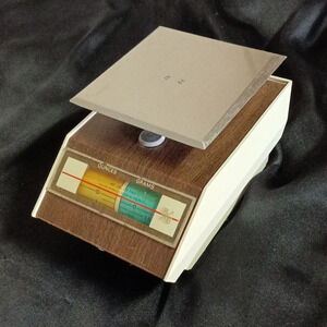 Park Sherman vintage 1960s scale. 1lb 16oz... F23​​​​